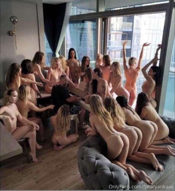 Some uncensored pics from Dubai house🔞