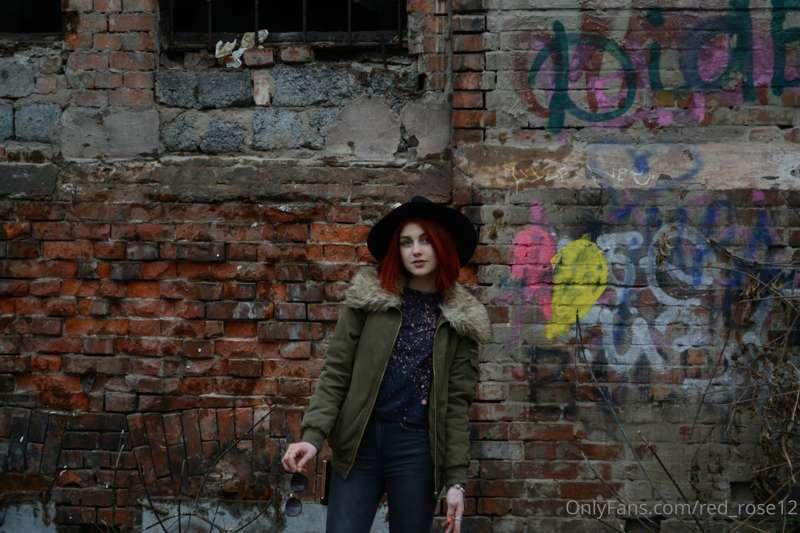 Among the walls of a cold urban 🥶🍁🌆