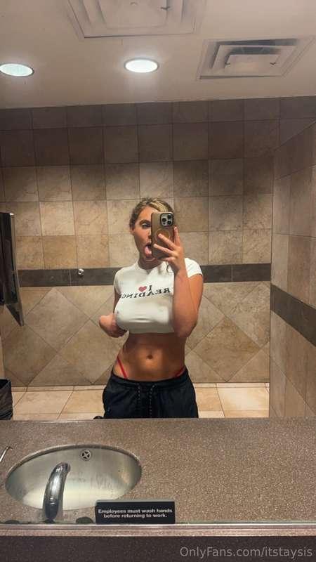 who wants to fuck me in the bathroom?