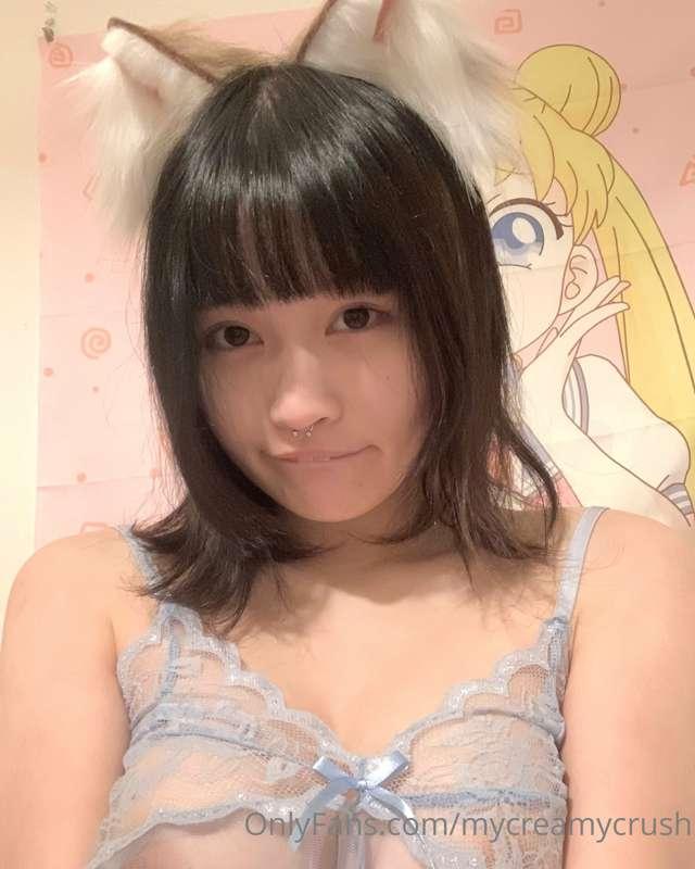 are you an ass or tit person?? tip $7 and i'll send u a pic ..