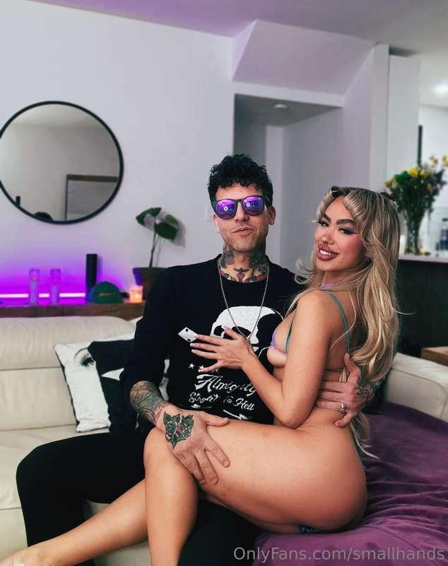 Sexy Luna comes...cums to visit me and blows sweet bubbles o..