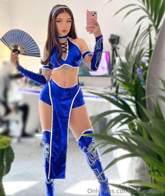 rate my kitana cosplay! 💫