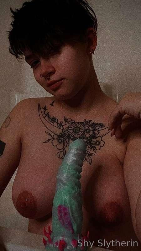 Would you love a custom JOI or Solo for Christmas for free? ..