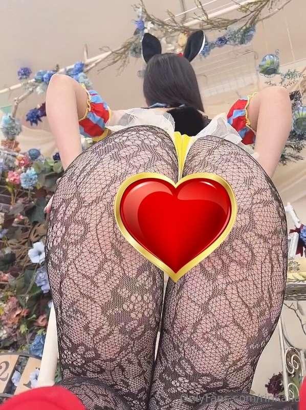 Snow White bunny girl slams her apple bottom up and down 🍎