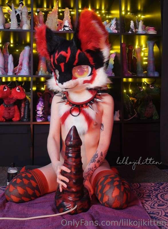 XL Demon Dick from Bad Dragon stretching my pussy and fillin..
