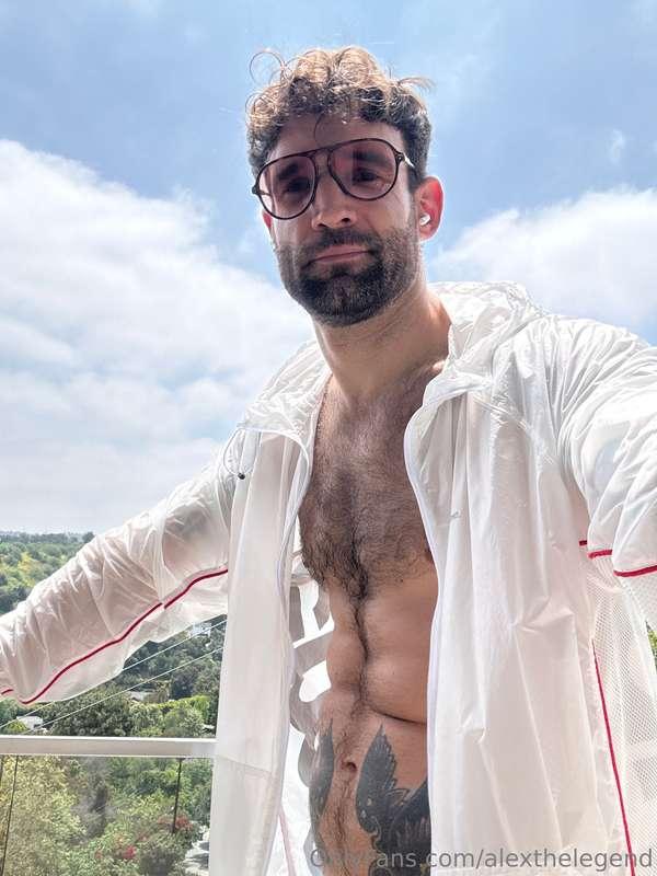 Hot pic. Hotter convo? 🥵😉