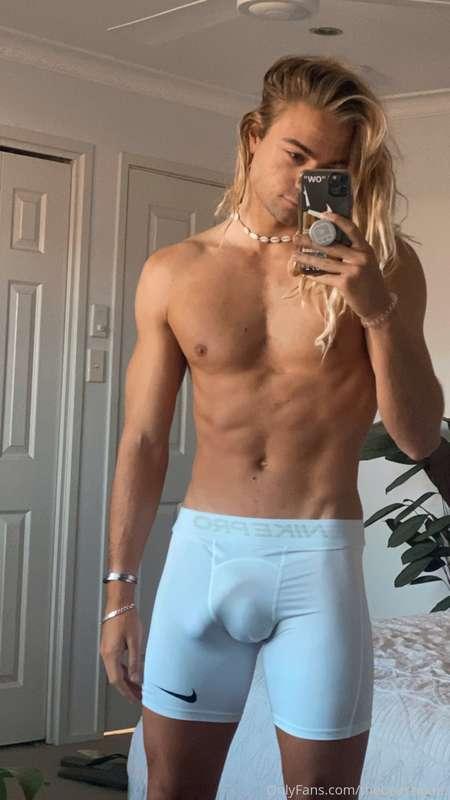 Babe does this make my dick look big? 🤷🏼‍♂️