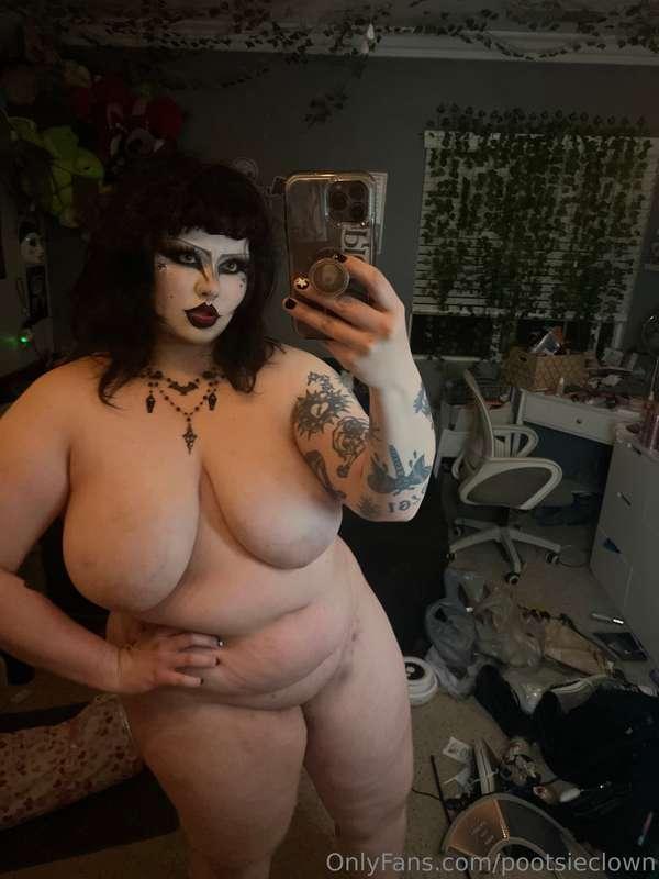 messy ass room