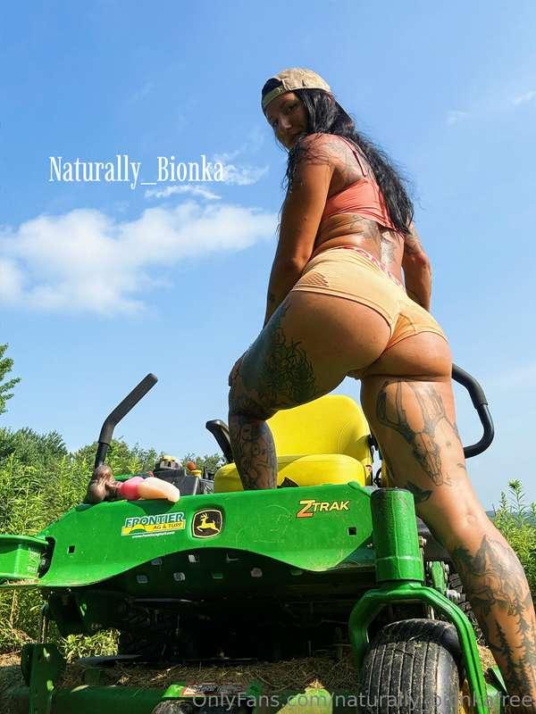 All new lawnmower video.  Scroll down to see it. 🥵💦💦