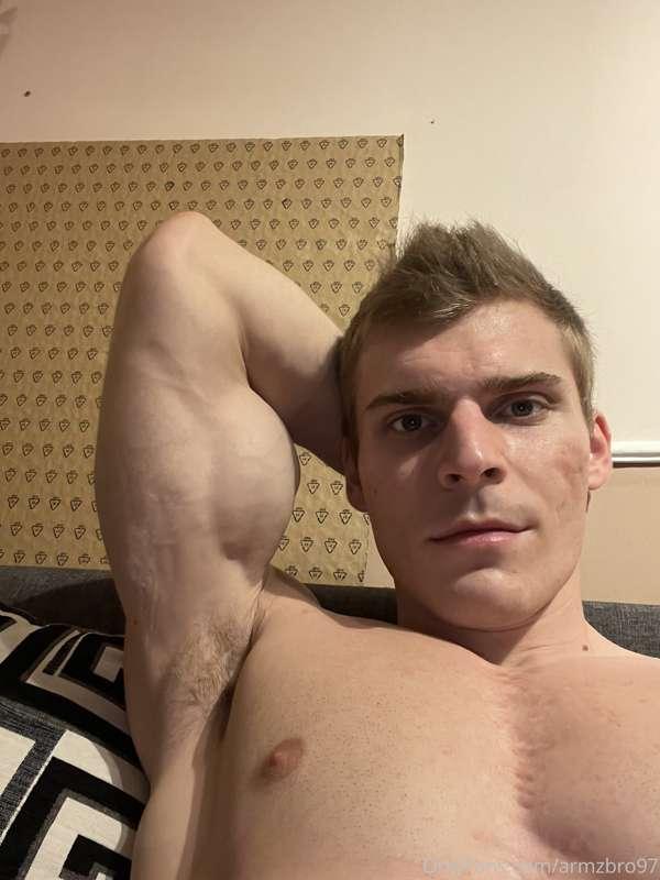 armzbro97 image #0