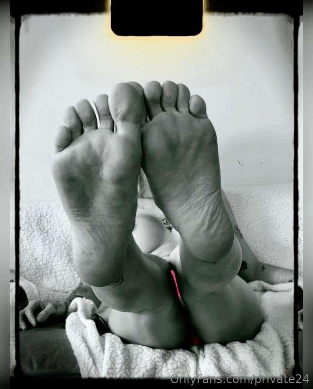 Suck my toes 🤢❤️😵‍💫