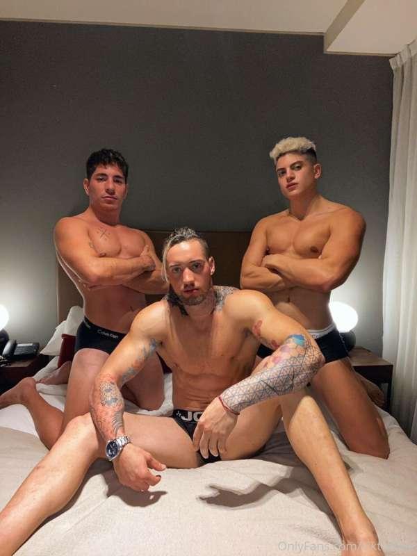 🏉 My rugby partner a his curius friend 🔥

@kevrau 
@emanuelf..