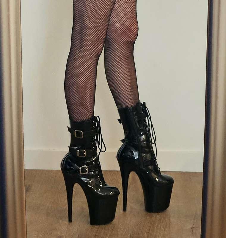 I just love these heels ❤️