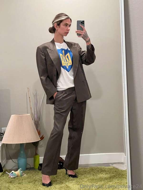 🇺🇦 nothing better than a classic suit .. Am I right?