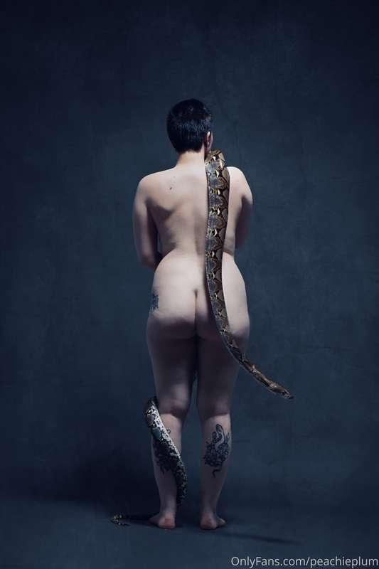 Few nude snake shoot coming along the next week :) daily pos..
