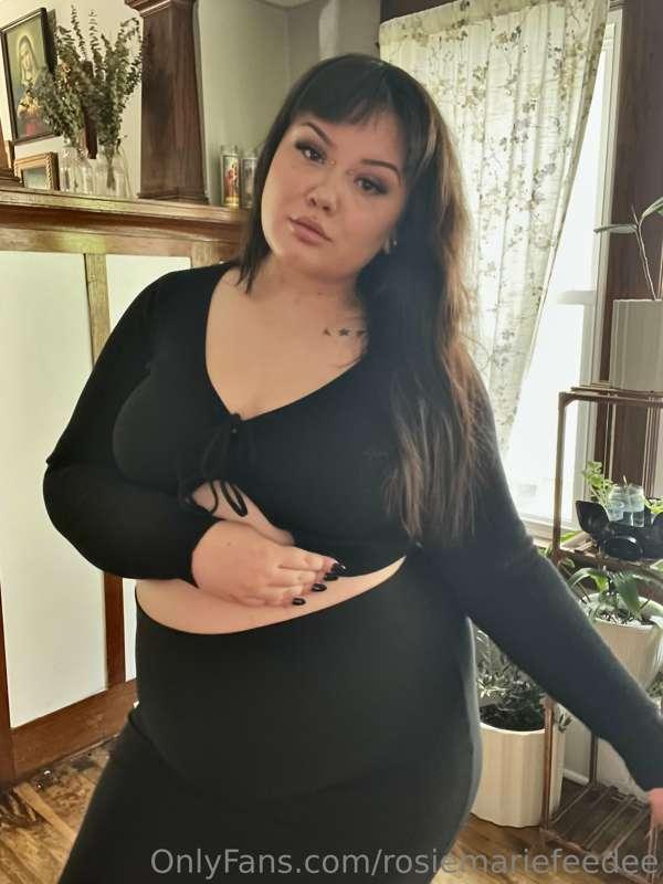 It’s me, your fat goth gf 😈💕