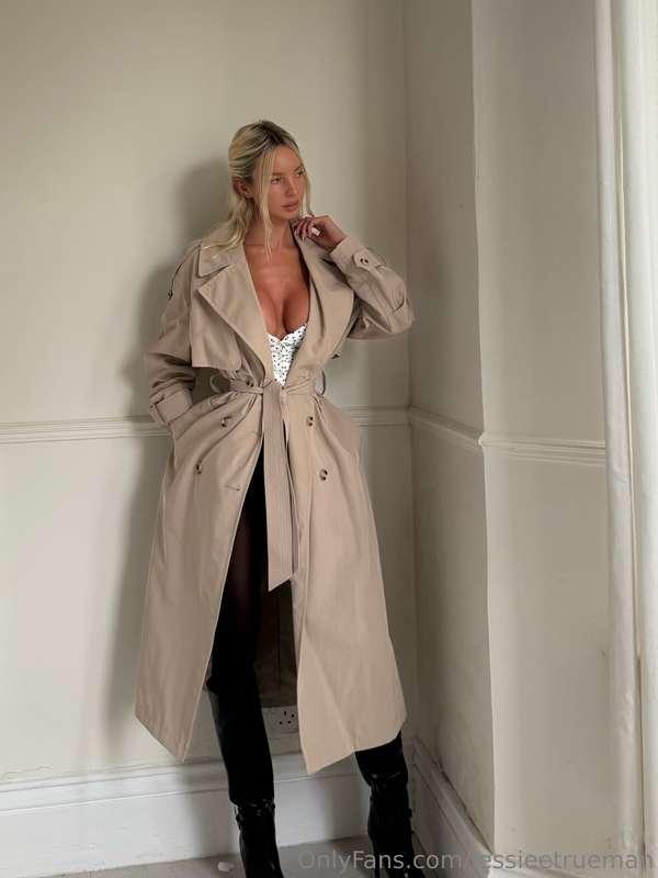 Feeling the Autumn vibe 🍁🍂🎃 Check your DMs for much more xx