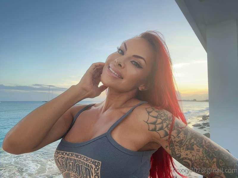 Showing you my sexiest curve 🥰💦