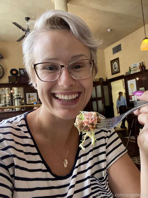Lunch time 🤗❤️ Oběd. What are you having? Co máš ty?