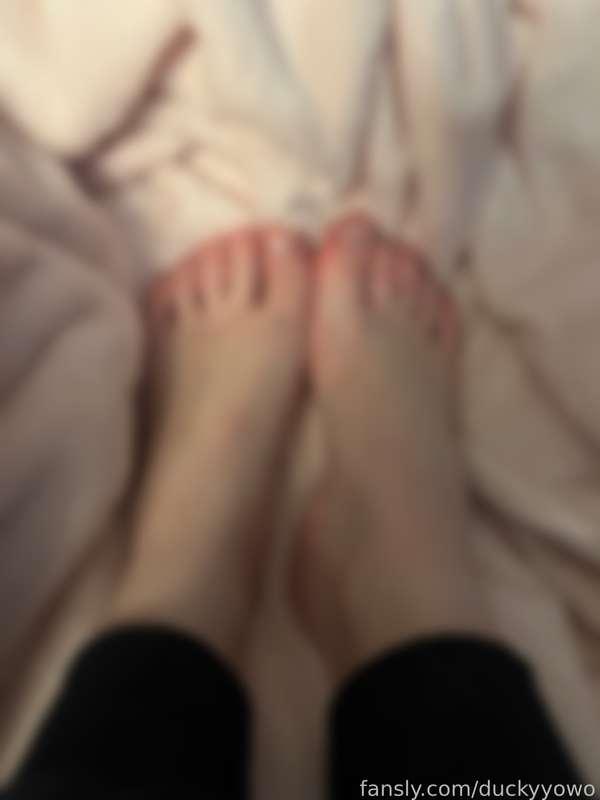Feet scrunchies 🤗

#footfetish #feet #smallfeet #footscrunching #petitegirls #fetish #toes