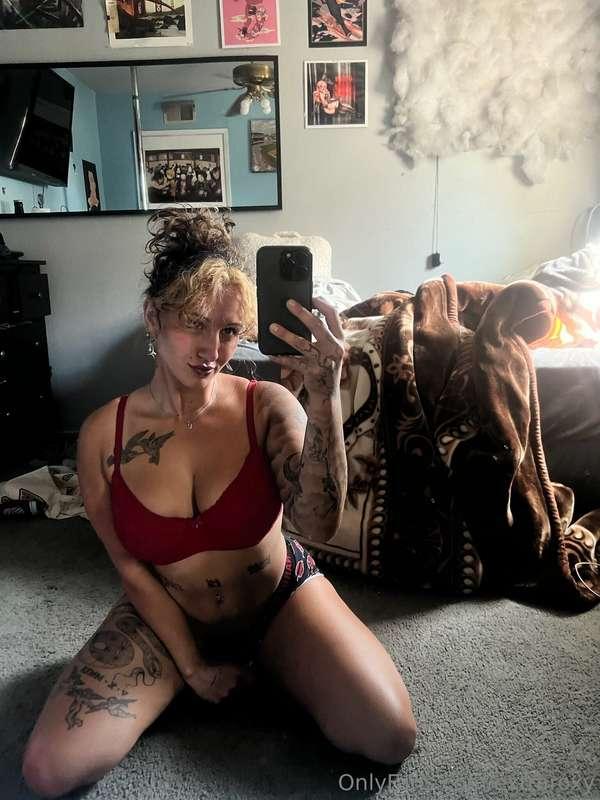 😈