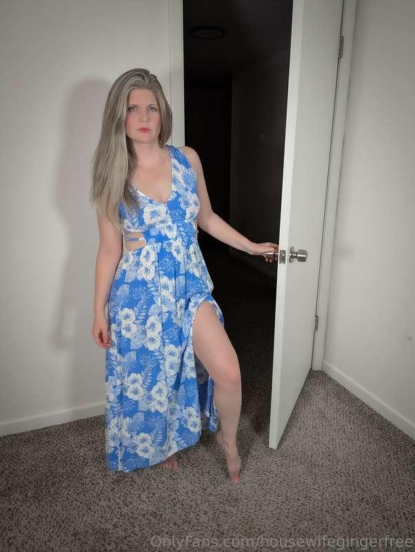 Blooming in blue and ready to tease... 🌼💋