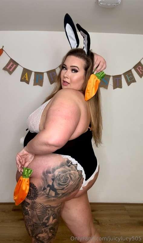 Blonde or brunette bunny?? 🥕