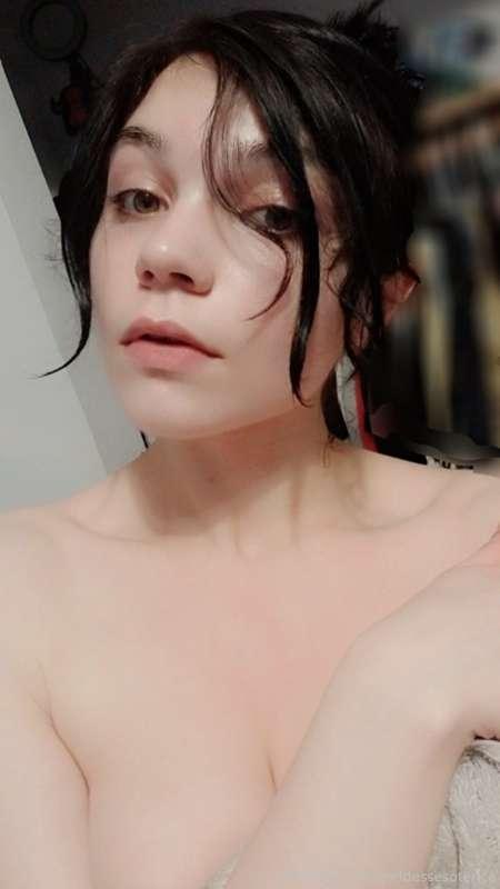 Does anyone else's hair curl when they shower?
By the way~ d..