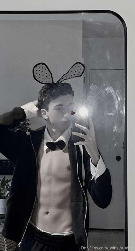 Trick... or treat?😈 Happy Halloween!!