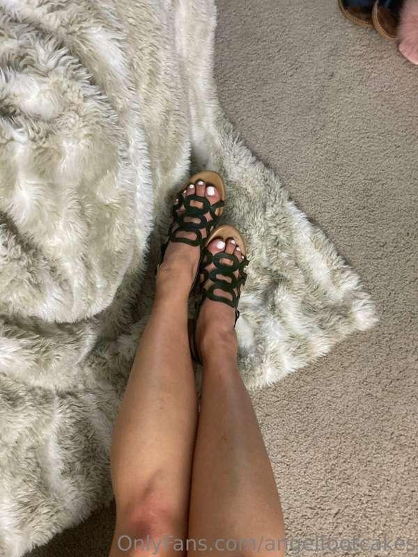 I just unpacked the nicest sandals from my trip what do you ..