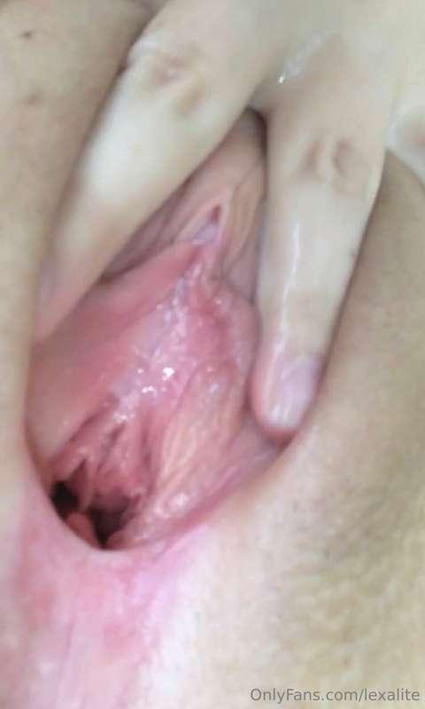Imagine my spread pussy overflowing with your cum😵💦