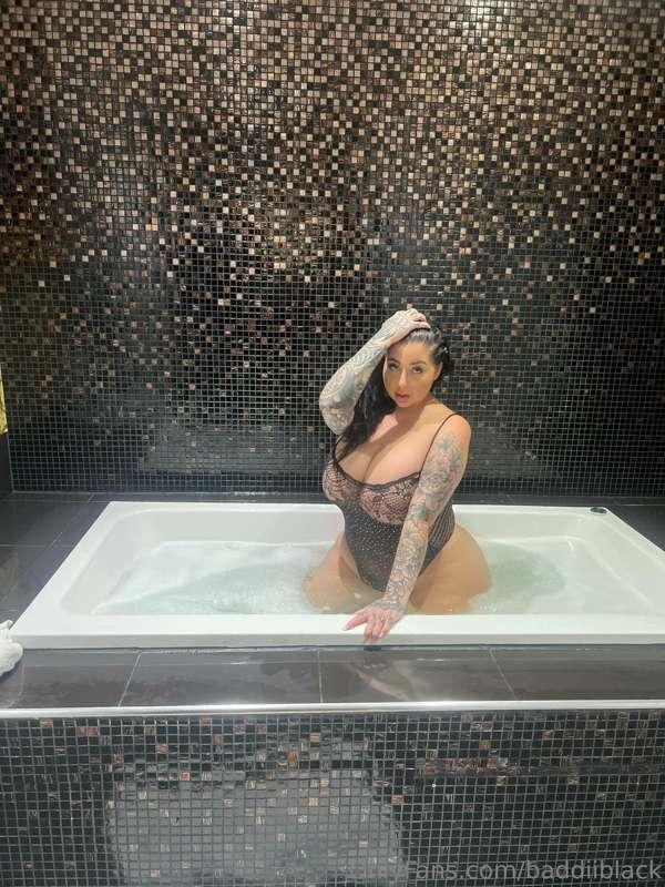 Do you wana jump in with me baby?