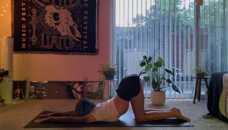 One of my favorite yoga poses ☺️
I love how deeply it stretc..