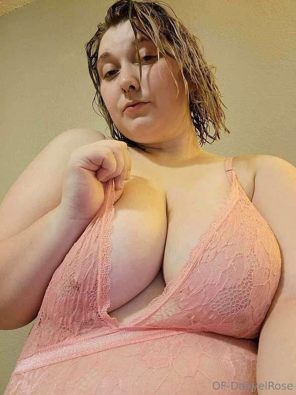 I know you wanna lick my nipples😈 What are you waiting for? ..
