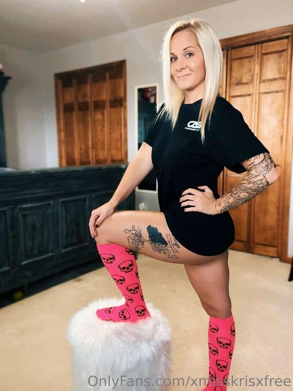 Peep my new socks 😍💀