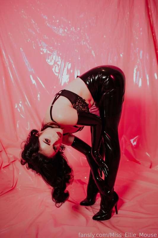 Pink background is so nice with black latex 💖🖤 #fyp #latex #kinky #fetish #goddess #findom #nsfw
