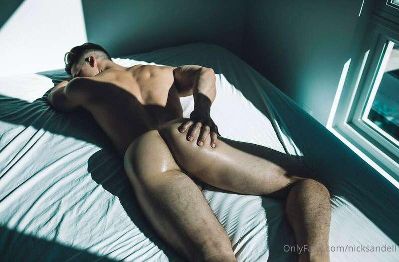 Would you like to join me in bed? Photos by @randygophoto