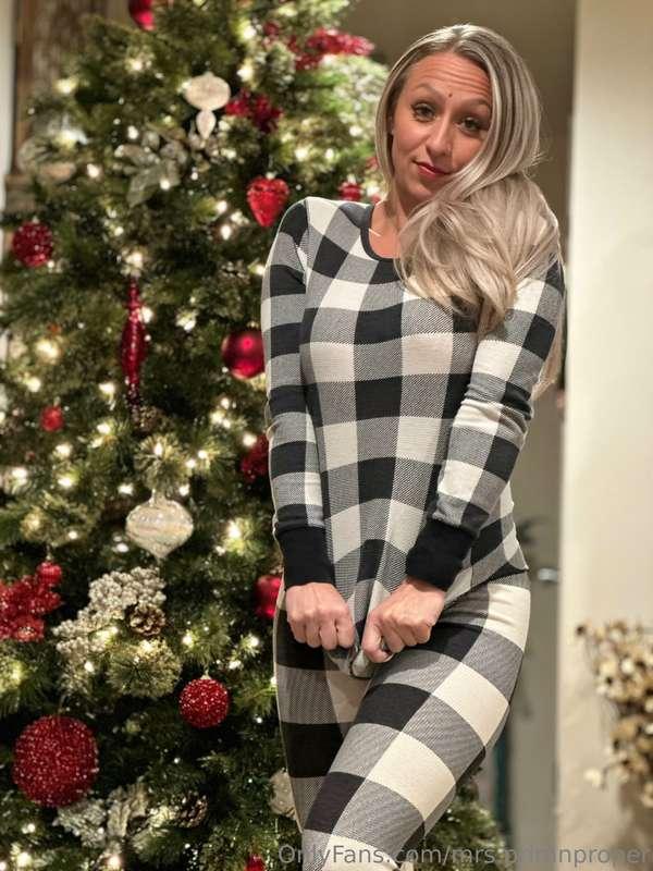 Unwrapping your favorite gift 💋