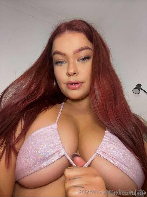 @savannahjadeuk just turned her page FREE😍 This slutty Briti..