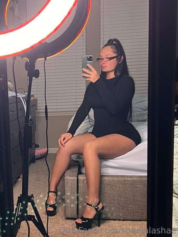 Fresh french tip toes 🤍
