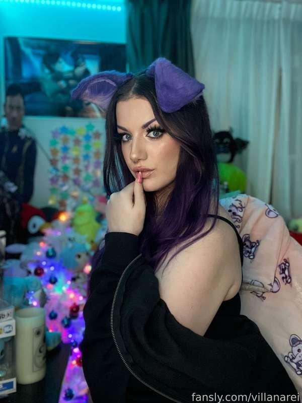 Am I a good dog? 🐶💜

Send along a lil tip if you think I’m the best puppy girl there is and I’ll send a little thank you pic to your DMs 🥰

#fyp #purplehair #goth #puppygirl #puppyears #petplay #ears #thiccthighs 