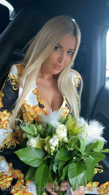 Would you buy me flowers? 💕