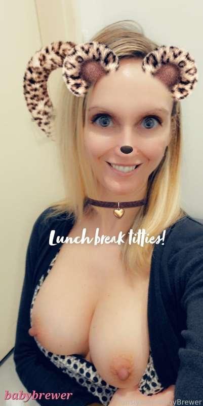 ✨️ Throwback Thursday ✨️ 
To flashing my titties at work on snapchat 🤭 Jan. 2022

#tbt #throwback #throwbackthursday #milf #milf #naughty #public #titties #tits #boobs #flashing #fun #funmilf #choker #smile #smiling #blonde #brunette #bigtits #sexy #photo #nude