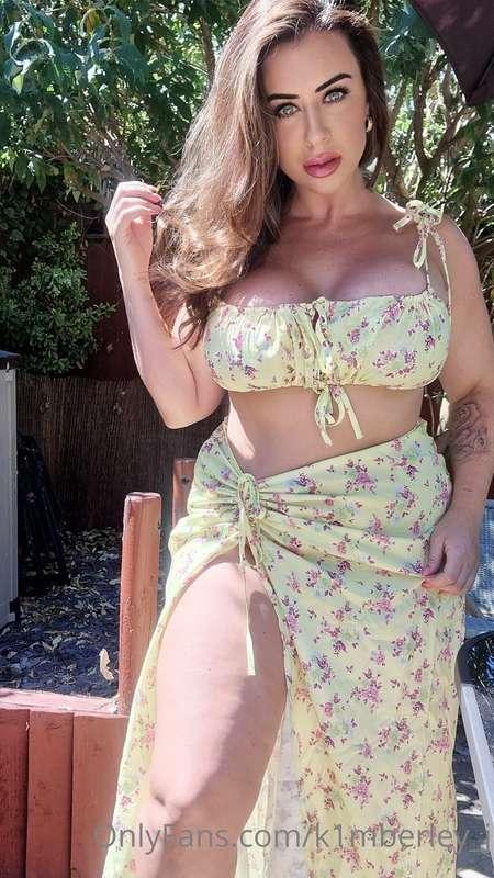 Want to see me rub my pussy in this dress? Check out my ice ..