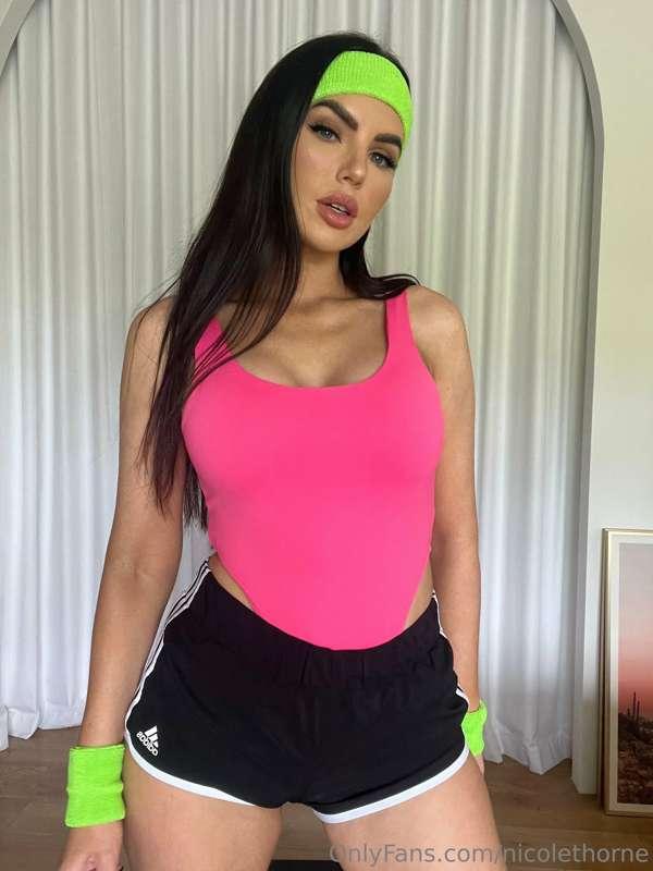 Nothing like a workout to start the week off right 🥵