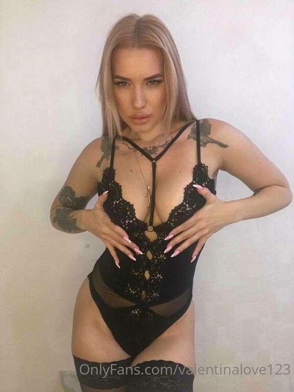 Between these hot, big and gorgeous boobs, only a big and ha..
