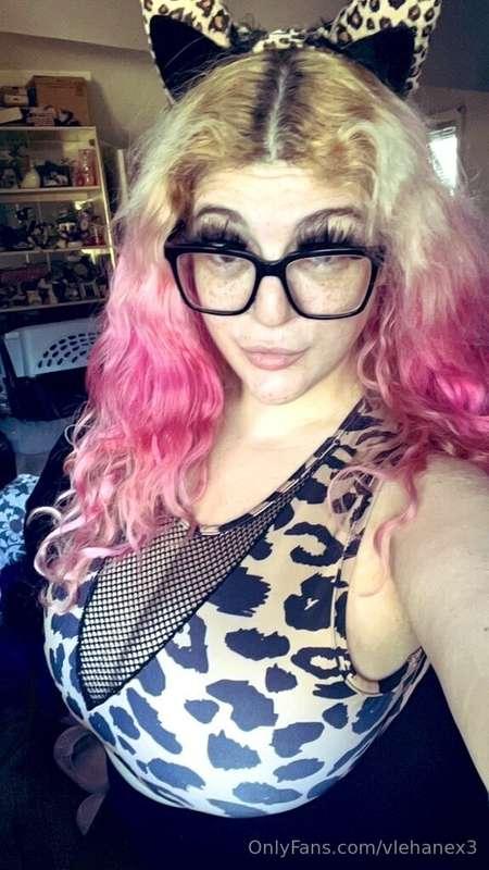 Going to post more of this cute leopard print look asap 🖤🐆🤓