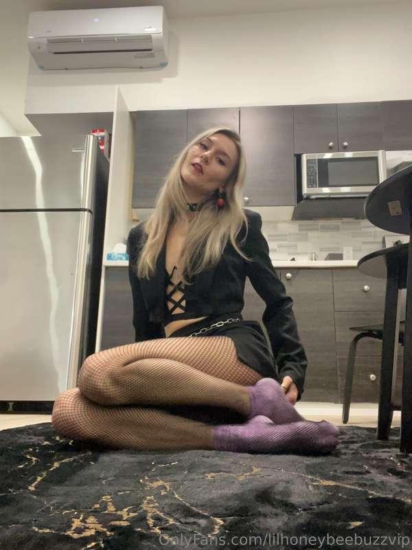 Elegantly seductive. This look is just a hint of the passion..