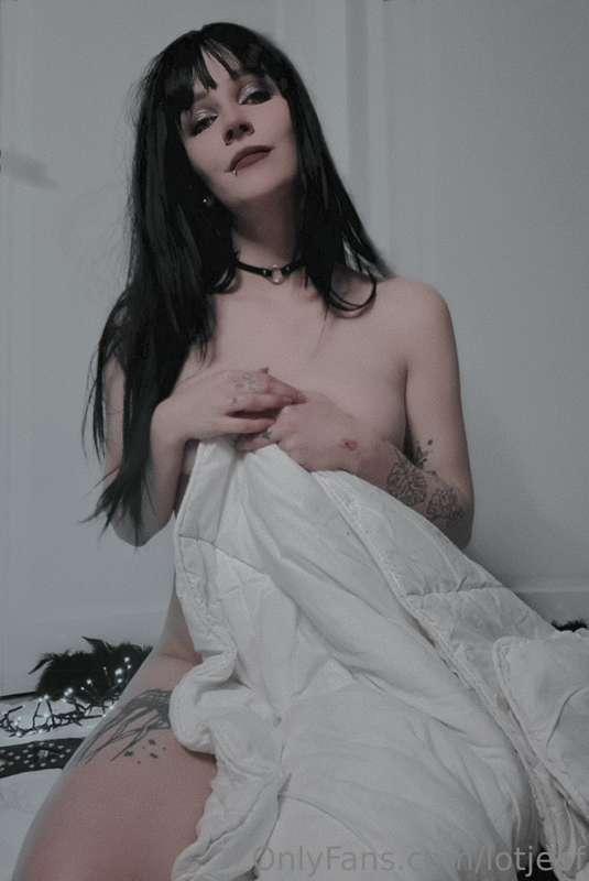 Boobies, once more! Posting here on the tl so its always unl..