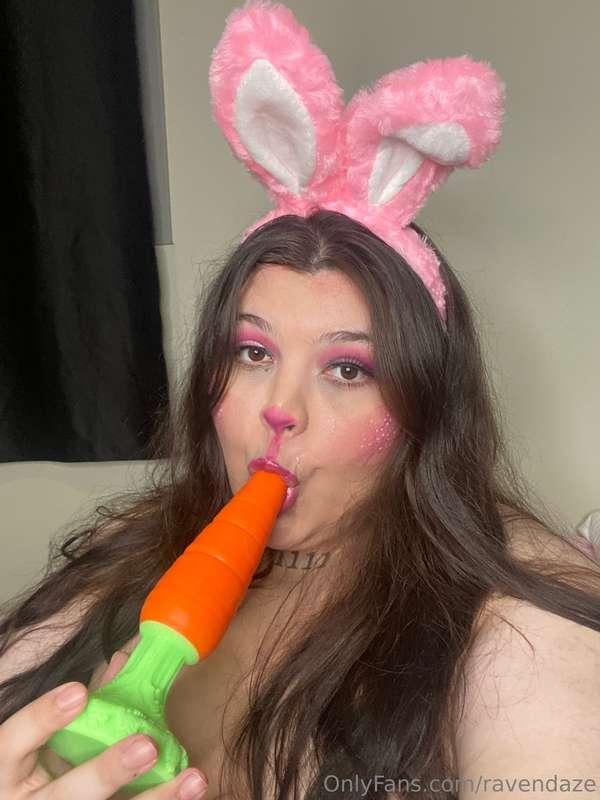Bunny & Her Carrot 🐰🥕💦